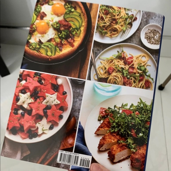 The Happy in a Hurry Cookbook: 100+ Recipes - Picture 2 of 3